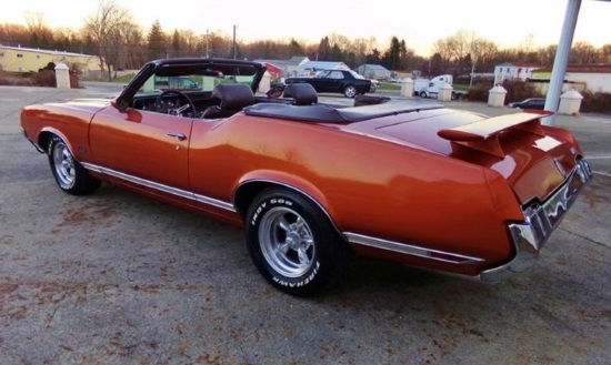 R.E. Olds Museum 11-14-2016 raffle - 1970 Olds Cutlass Convertible Supreme - left rear