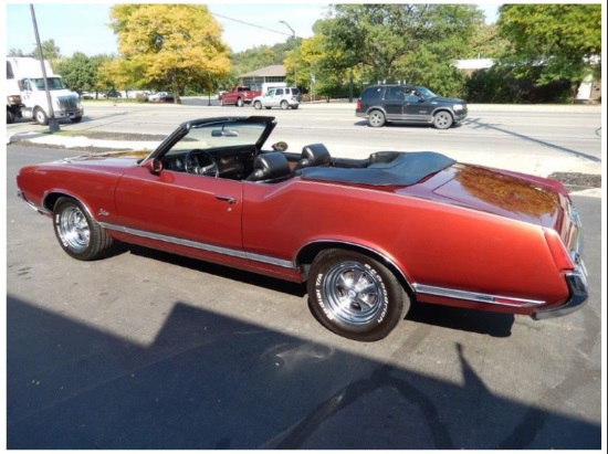 R.E. Olds Museum 11-13-2017 raffle - 1970 Oldsmobile Cutlass Convertible Supreme - left side 