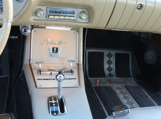 Studebaker Drivers Club 4-06-2019 raffle - 1963 Studebaker Avanti - console radio shift