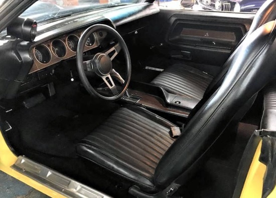 Thunder Bay Museum 7-27-2019 raffle - 1970 Dodge Challenger R T Tribute - interior 