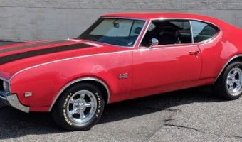 Rocky Point Fire Department 10-12-2019 raffle - 1969 Oldsmobile 442 - left side angle.stripes