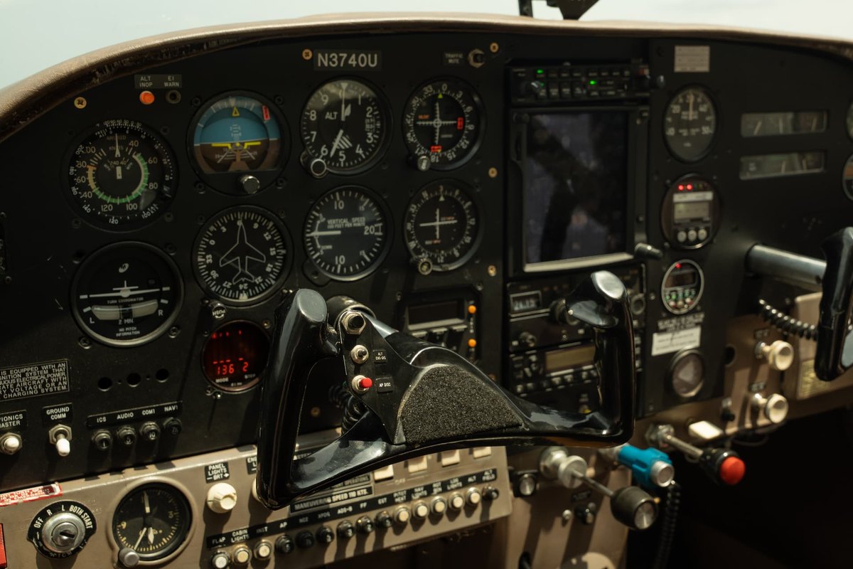 1963 Cessna 182G instrument panel