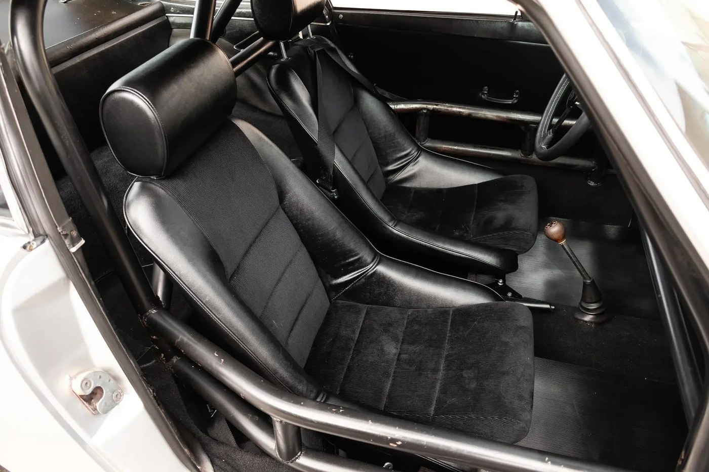 1967 Porsche 911S seats and roll cage
