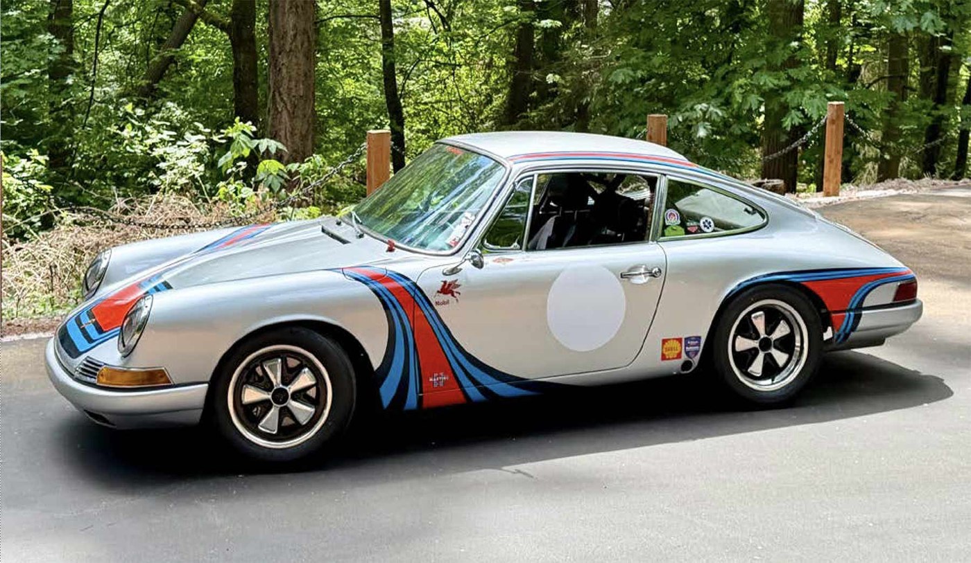 1967 Porsche 911S side profile in Martini livery